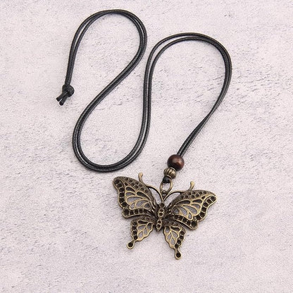 Leather Necklace for Women Boho Choker Necklace Long Cord Leather Pendant Bohemian Neckalce Vintage Alloy Pendant Leather Rope Necklace Wooden Necklaces for Women
