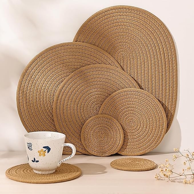 4 Pack Oval Woven Placemats, Jute Plate Chargers Rattan Woven Placemats 11.45x15.58‘’ Wicker Place mats Farmhouse Boho Braided Heat Resistant Outdoor Plate Mats Patio Tablemats for Dinning