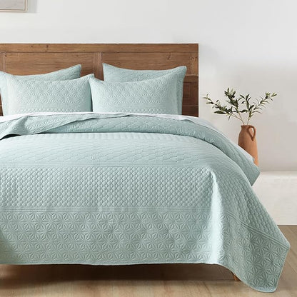 HORIMOTE HOME Sprout Green Queen Size Quilt Set - Soft Microfiber Bedspread with 2 Shams, Lightweight & All-Season Geometric Coverlet for Cozy Bedding