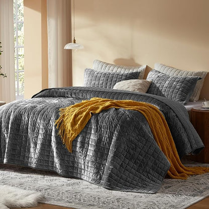 LEAONME Velvet Quilt Oversized California King-120''x120'', Lightweight Grey Velvet Comforter Set with 2 Pillow Shams, Oversized Bedspread Coverlet Quilted Bedding Set for All Season
