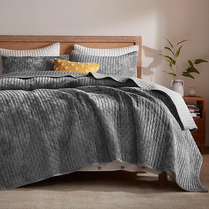 LEAONME Velvet Quilt King Size 98''x106'', Lightweight Grey Velvet Comforter Set with 2 Matching Shams, Soft Cross Stitch Bedspread Coverlet Bedding Set for All Season
