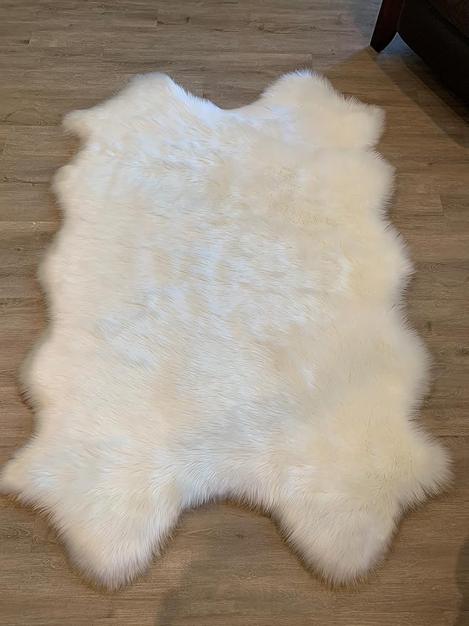 LAMBZY Faux Sheepskin Super Soft Hypoallergenic Silky Shag Rug for Living Room, Kids Room, Sofa (Quarto 4 Pelts 4'x6', White)