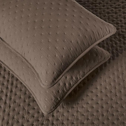 Amazon Basics Brushed Microfiber Quilt Set, Extra Soft with Natural Texture, 3-Piece,Queen/Full, Brown