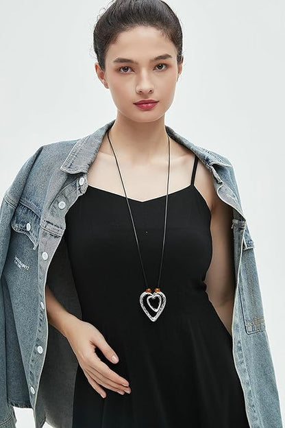 Leather Necklace for Women Boho Choker Necklace Long Cord Leather Pendant Bohemian Neckalce Vintage Alloy Pendant Leather Rope Necklace Wooden Necklaces for Women