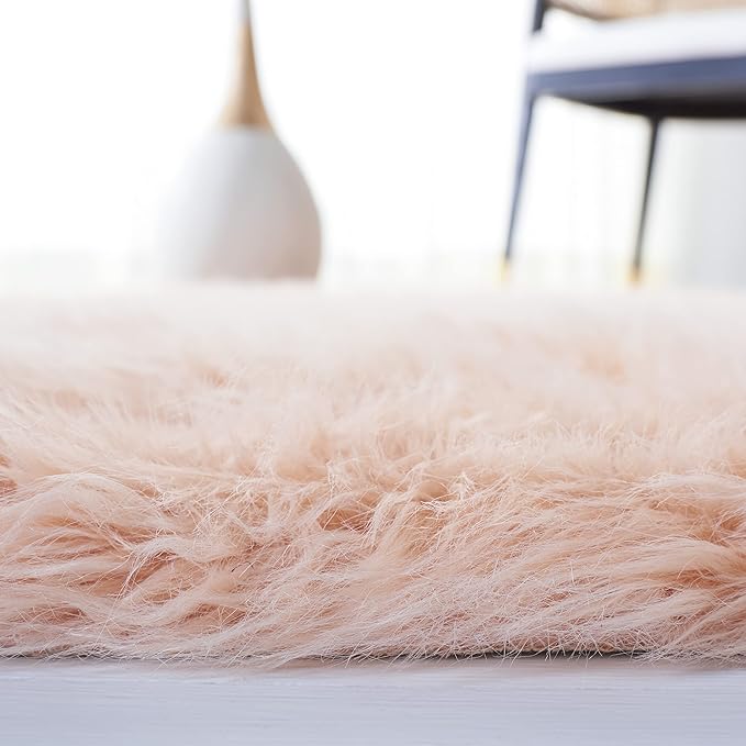 SAFAVIEH Faux Sheep Skin Collection Area Rug - 5' x 7', Light Pink, Silken Glam Design, Non-Shedding & Easy Care, 2.35-inch Thick Ideal for High Traffic Areas in Living Room, Bedroom (FSS115U)