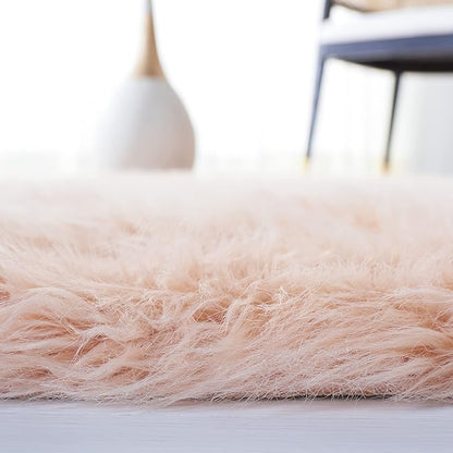SAFAVIEH Faux Sheep Skin Collection Area Rug - 5' x 7', Light Pink, Silken Glam Design, Non-Shedding & Easy Care, 2.35-inch Thick Ideal for High Traffic Areas in Living Room, Bedroom (FSS115U)