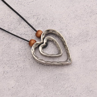 Leather Necklace for Women Boho Choker Necklace Long Cord Leather Pendant Bohemian Neckalce Vintage Alloy Pendant Leather Rope Necklace Wooden Necklaces for Women
