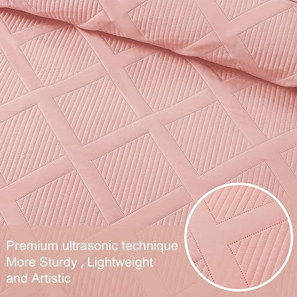 Exclusivo Mezcla Oversized King Quilt Set- Blush Pink Cal King Quilts Bedding Set with 2 Pillow Shams, Modern Bedspread with Striped Pattern, Soft Lightweight Bedspreads Coverlets for All Seasons