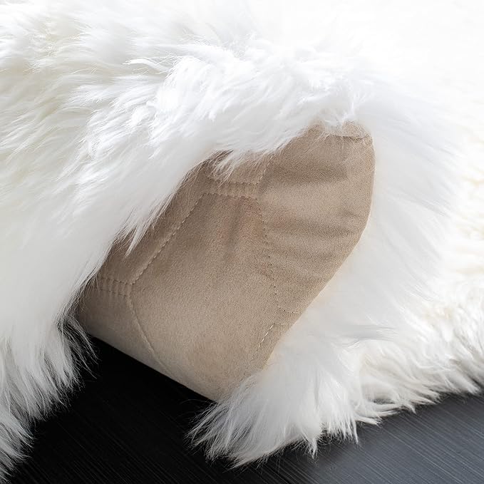 SAFAVIEH Sheep Skin Collection Accent Rug - 4' x 6', Natural & White, Handmade Rustic Glam Genuine Pelt, 3.4-inch Thick Ideal for High Traffic Areas in Entryway, Living Room, Bedroom (SHS211A)