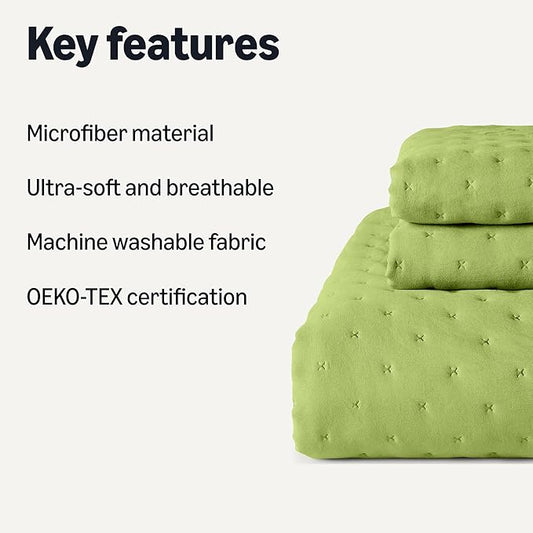 Amazon Basics Brushed Microfiber Quilt Set, Extra Soft with Natural Texture, 3-Piece,King, Green