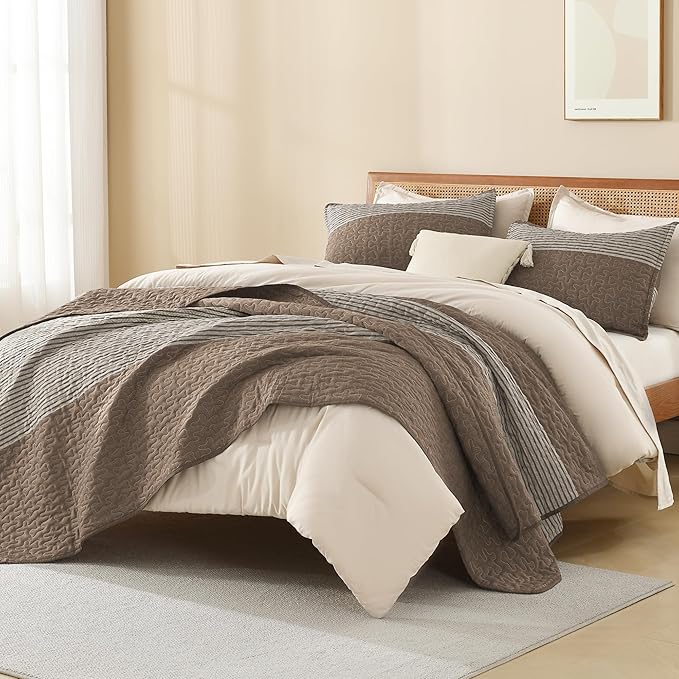 Litanika Oversized King Quilt Set Coffee, 120x120 Stripe Bedspread Coverlet 3 Pieces, Coffee Lightweight Quilted Bedding Set for All Season(Super King-1 Quilt, 2 Pillowcases)
