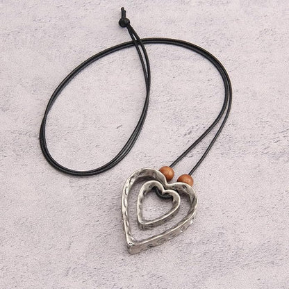 Leather Necklace for Women Boho Choker Necklace Long Cord Leather Pendant Bohemian Neckalce Vintage Alloy Pendant Leather Rope Necklace Wooden Necklaces for Women