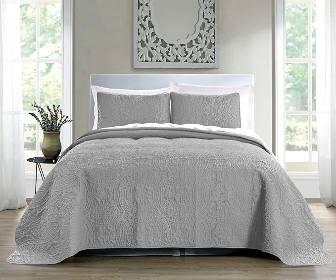 Quilt Set King/Cal King/California King Size Light Grey - Oversized Bedspread - Soft Microfiber Lightweight Coverlet for All Season - 3 Piece Includes 1 Quilt and 2 Shams, Geometric Pattern