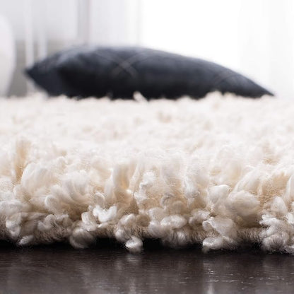SAFAVIEH Sheep Shag Collection 4' x 6' Ivory SSG212A Handmade 1-inch Thick Area Rug
