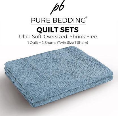 Quilt Set King/Cal King/California King Size Ash Blue - Oversized Bedspread - Soft Microfiber Lightweight Coverlet for All Season - 3 Piece Includes 1 Quilt and 2 Shams, Geometric Pattern