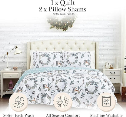 Southshore Fine Living, Inc. Happy Holidays Christmas Holiday Bedding Set 3-Piece Oversized Christmas Queen Quilt Set with Quilted Shams, Full/Queen