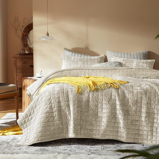 LEAONME Velvet Quilt King Size-98''x106'', Lightweight Beige Velvet Comforter Set with 2 Pillow Shams, Soft Bedspread Coverlet Quilted Bedding Set for All Season