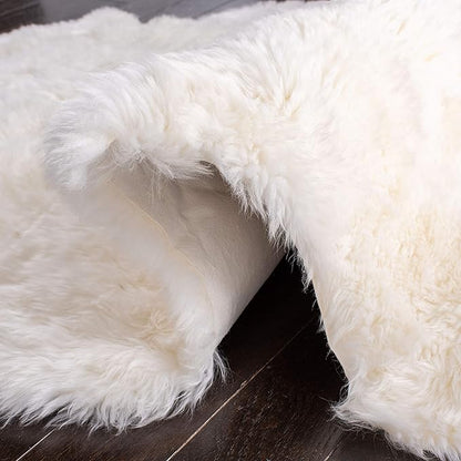 SAFAVIEH Sheep Skin Collection Area Rug - 5'5" x 7'7", White, Handmade Rustic Glam Genuine Pelt, 3.4-inch Thick Ideal for High Traffic Areas in Living Room, Bedroom (SHS121A)
