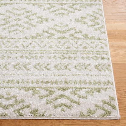 SAFAVIEH Area Rug 4x6 - Tulum Collection - Ivory & Sage, Moroccan Boho Tribal Design, Non-Shedding & Easy to Clean, Ideal for Living Room, Bedroom, Dining Space (TUL272H)