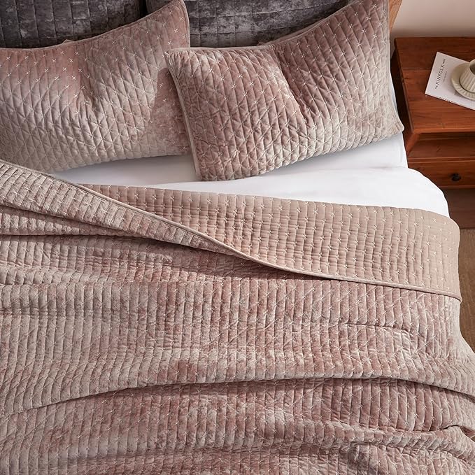 LEAONME Velvet Quilt King Size 98''x106'', Lightweight Dusty Pink Velvet Comforter Set with 2 Matching Shams, Soft Cross Stitch Bedspread Coverlet Bedding Set for All Season