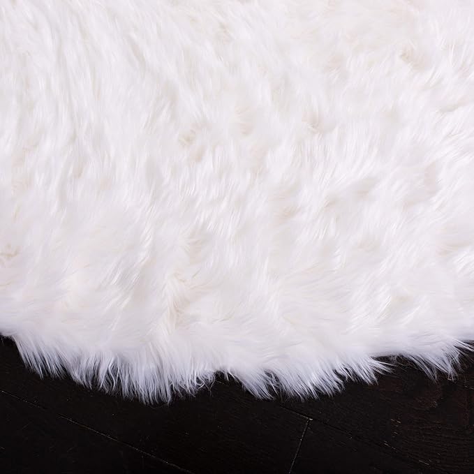 SAFAVIEH Faux Sheep Skin Collection 4' Round Ivory FSS235A Silken Glam 2.35-inch Thick Area Rug
