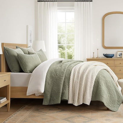 EVERGRACE 100% Cotton Paisley Quilt Set, King Size 3 Piece Set – Prewashed Lightweight Bedspread with 2 Shams, Soft & Breathable Matelasse Coverlet for All-Season Comfort, Light Sage Green