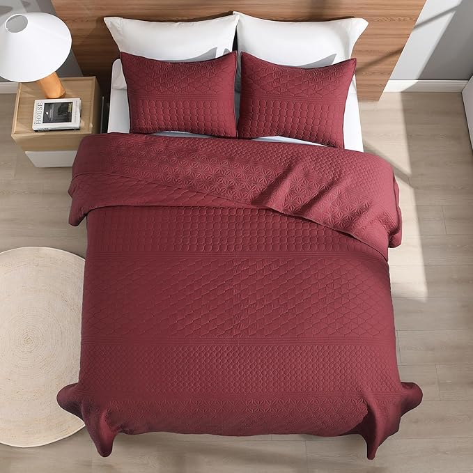 HORIMOTE HOME Burgundy Red King Size Quilt Set - Soft Microfiber Bedspread with 2 Shams, Lightweight & All-Season Geometric Coverlet for Cozy Bedding