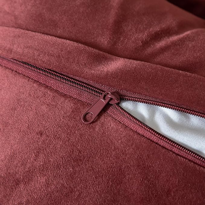 Yaertun Pack of 2 Chenille Textured Decorative Throw Pillow Covers Accent Solid Cushion Cover Soft Cozy Pillow Case with Velvet Back for Couch Sofa Bed Living Room 20x20 Inch Burgundy