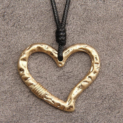 Leather Necklace for Women Boho Choker Necklace Long Cord Leather Pendant Bohemian Neckalce Vintage Alloy Pendant Leather Rope Necklace Wooden Necklaces for Women