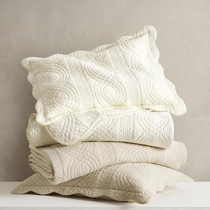 EVERGRACE 100% Cotton Scallop Quilt Set, Queen Size 3 Piece Set – Lightweight Bedspread with 2 Shams, Soft Prewashed Coverlet for Cozy and Elegant Bedding, Ivory Cream