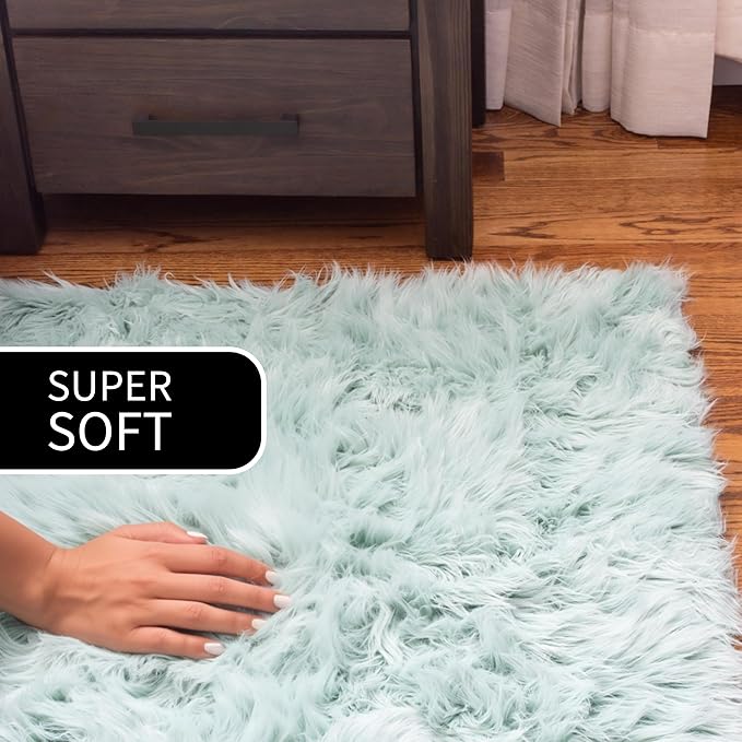 Super Area Rugs Ultra Soft & Fluffy Faux Sheepskin Rug, Teal 3 x 3 Feet Round Carpet for Bedroom Living Room