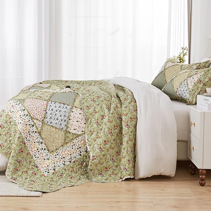 King Size Patchwork Quilt Set Green Floral Reversible Quilted Bedspread Coverlet Set 3-Piece Comforter Lightweight Stitched Quilt Bedding Set Bed Cover Blanket with 2 Pillow Shams for All Seasons