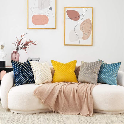 Avigers 18 x 18 Inch Black Gold Striped Geometric Lines Embroidery Velvet Cushion Case Luxury Modern Throw Pillow Cover Decorative Pillow for Couch Living Room Bedroom Car 45 x 45cm