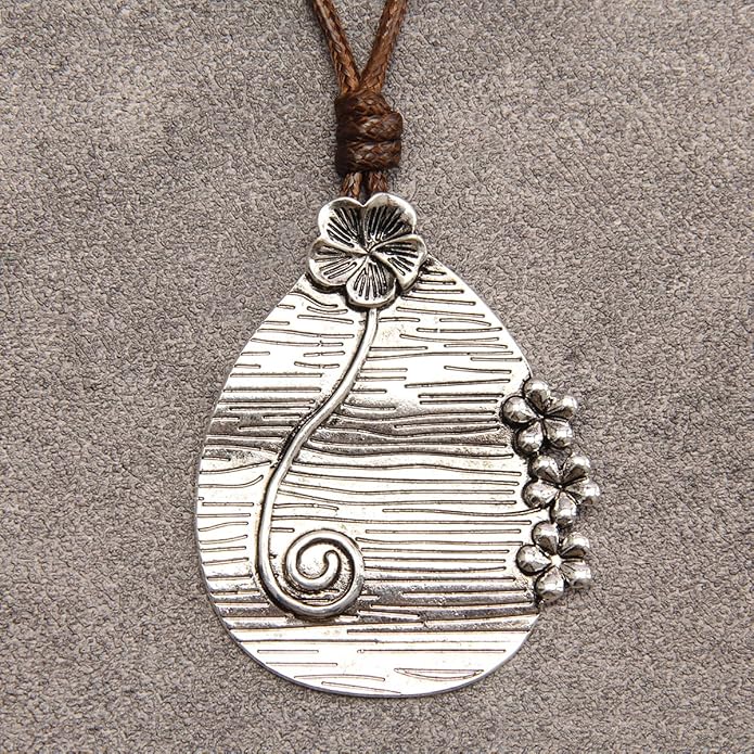 Leather Necklace for Women Boho Choker Necklace Long Cord Leather Pendant Bohemian Neckalce Vintage Alloy Pendant Leather Rope Necklace Wooden Necklaces for Women