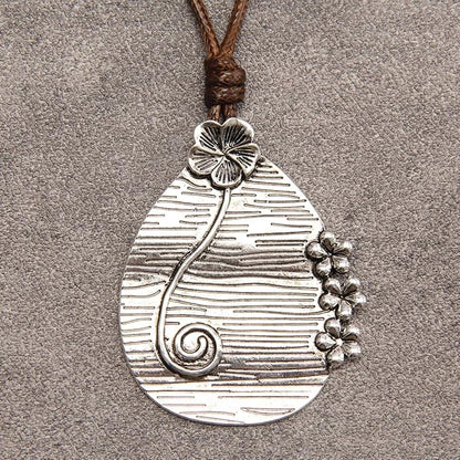 Leather Necklace for Women Boho Choker Necklace Long Cord Leather Pendant Bohemian Neckalce Vintage Alloy Pendant Leather Rope Necklace Wooden Necklaces for Women