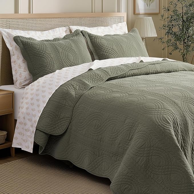 EVERGRACEHOME 100% Cotton Scallop Quilt Set, Queen Size 3 Piece Set – Lightweight Bedspread with 2 Shams, Soft Prewashed Matelasse Coverlet for Cozy and Elegant Bedding, Olive Green