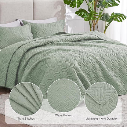 Love's cabin California King Size Quilt Bedding Set Sage Bedspread - Cal King Summer Lightweight Bedspread Comforter - Wave Pattern Coverlet for All Season - 3 Pieces (1 Quilt, 2 Pillow Shams)