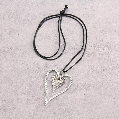 Leather Necklace for Women Boho Choker Necklace Long Cord Leather Pendant Bohemian Neckalce Vintage Alloy Pendant Leather Rope Necklace Wooden Necklaces for Women