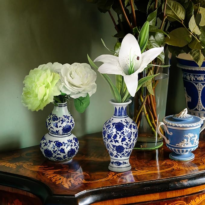 Dandat 8 Pcs Mini Chinoiserie Bud Vases Ceramic Blue and White Floral Chinese Porcelain Vase Set for Shelf Table Centerpieces Home Decor(Classic)