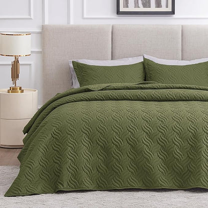 Love's cabin King Size Quilt Bedding Set Olive Green Bedspreads - Bed Summer Lightweight Bedspread Comforter - Wave Pattern Bedding Coverlet for All Season - 3 Pieces (1 Quilt, 2 Pillow Shams)