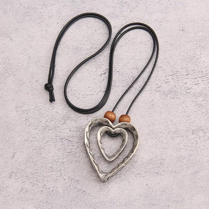 Leather Necklace for Women Boho Choker Necklace Long Cord Leather Pendant Bohemian Neckalce Vintage Alloy Pendant Leather Rope Necklace Wooden Necklaces for Women