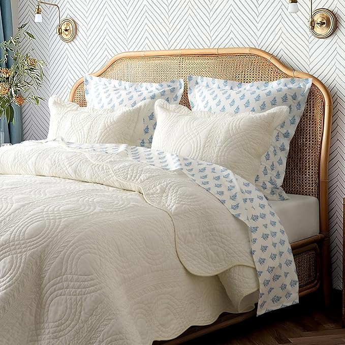 EVERGRACE 100% Cotton Scallop Quilt Set, Queen Size 3 Piece Set – Lightweight Bedspread with 2 Shams, Soft Prewashed Coverlet for Cozy and Elegant Bedding, Ivory Cream