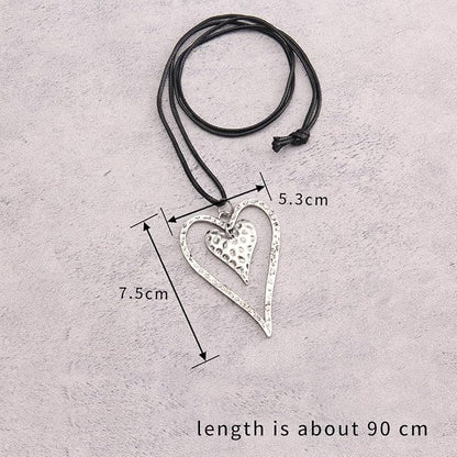 Leather Necklace for Women Boho Choker Necklace Long Cord Leather Pendant Bohemian Neckalce Vintage Alloy Pendant Leather Rope Necklace Wooden Necklaces for Women
