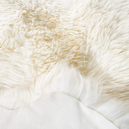 SAFAVIEH Sheep Skin Collection Area Rug - 5'5" x 7'7", White, Handmade Rustic Glam Genuine Pelt, 3.4-inch Thick Ideal for High Traffic Areas in Living Room, Bedroom (SHS121A)