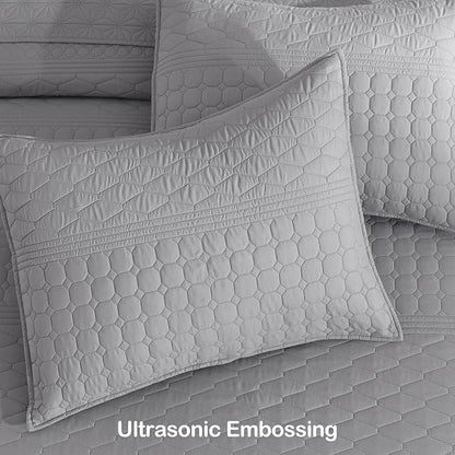 HORIMOTE HOME Grey King Size Quilt Set - Soft Microfiber Bedspread with 2 Shams, Lightweight & All-Season Geometric Coverlet for Cozy Bedding