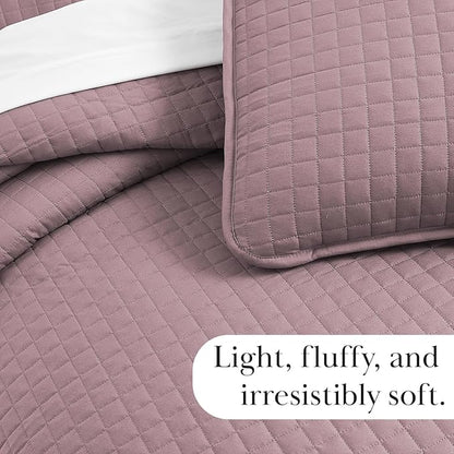 Southshore Fine Living, Inc. Oversized King Quilt Set, Lavender Quilt Bedspread King/California with 2 Matching Pillow Shams, Machine Washable Bedding, Soft & Cozy Coverlet, Lavender