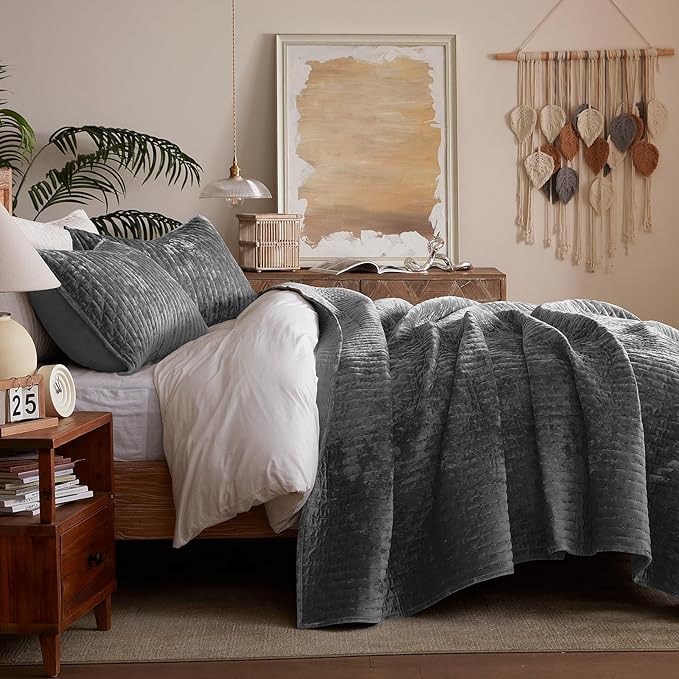 LEAONME Velvet Quilt King Size 98''x106'', Lightweight Grey Velvet Comforter Set with 2 Matching Shams, Soft Cross Stitch Bedspread Coverlet Bedding Set for All Season