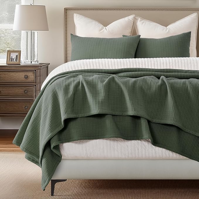 EVERGRACEHOME Cotton Gauze Queen Bedspread, Ultra Soft Prewashed Pick Stitch Matelassé Coverlet, Lightweight Textured Oversized Queen Quilt Bedding Set for All Season, with 2 Shams, Olive Green