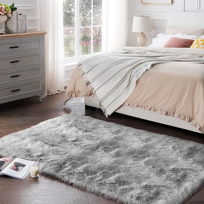 SERISSA Soft Fluffy Area Rug, Grey Faux Sheepskin Fur Rug, Shaggy Rug for Bedroom Floor Fuzzy Carpet for Living Room 4x6 Feet