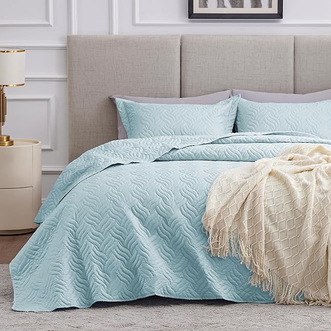 Love's cabin King Size Quilt Set Light Blue Bedspreads - Soft Bed Summer Lightweight Bedspread Comforter - Modern Style Wave Pattern Coverlet for All Season - 3 Pieces (1 Quilt, 2 Pillow Shams)